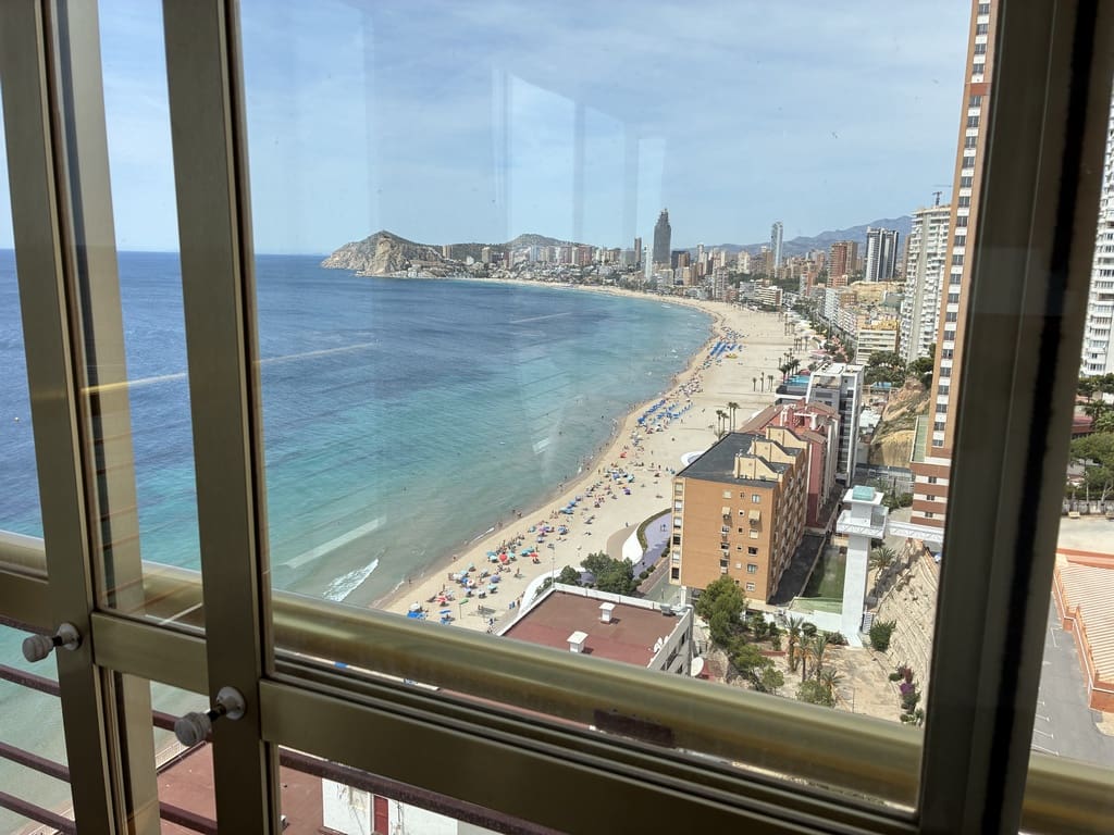 2 soveværelse Lejlighed til leje i Benidorm med swimmingpool garage - € 1.350 (Ref: 9038305)