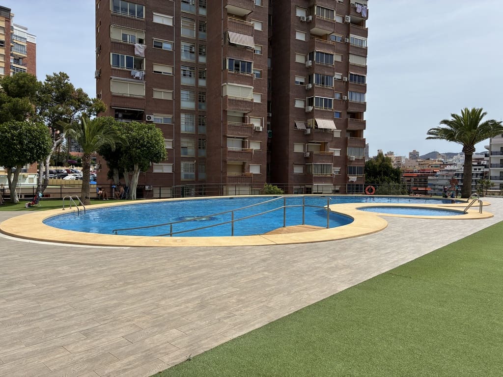 2 soveværelse Lejlighed til leje i Benidorm med swimmingpool garage - € 1.350 (Ref: 9038305)