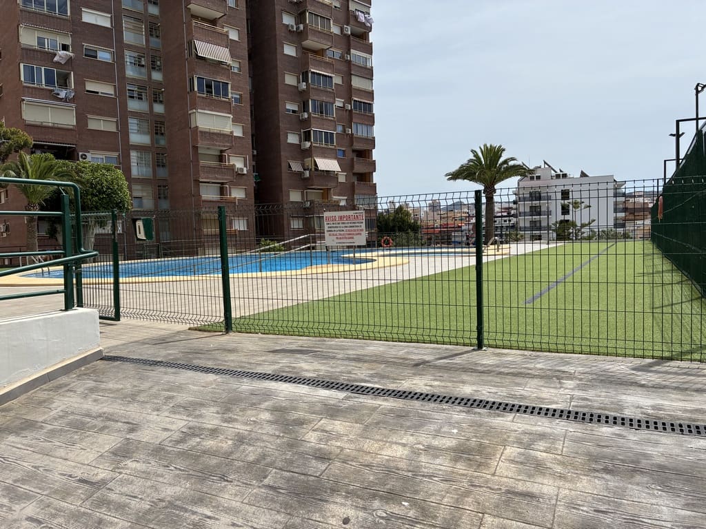 2 soveværelse Lejlighed til leje i Benidorm med swimmingpool garage - € 1.350 (Ref: 9038305)