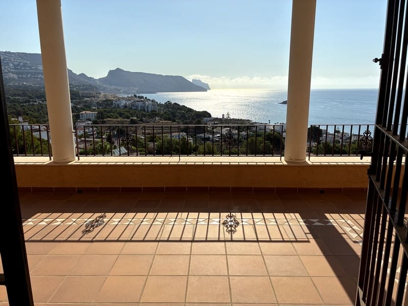 6 bedroom Villa for sale in Altea with pool garage - € 2,000,000 (Ref: 9142604)