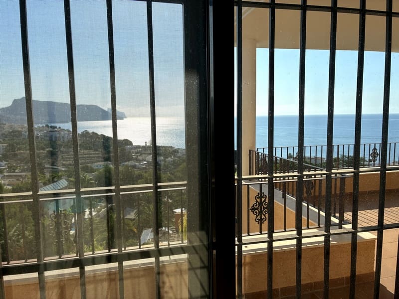 6 bedroom Villa for sale in Altea with pool garage - € 2,000,000 (Ref: 9142604)