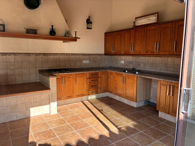 6 bedroom Villa for sale in Altea with pool garage - € 2,000,000 (Ref: 9142604)