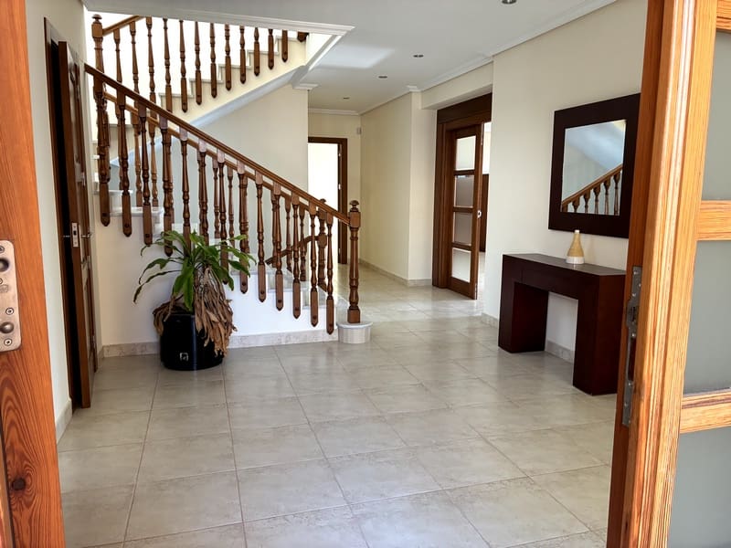 6 bedroom Villa for sale in Altea with pool garage - € 2,000,000 (Ref: 9142604)