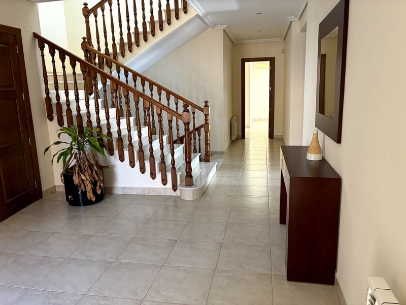 6 bedroom Villa for sale in Altea with pool garage - € 2,000,000 (Ref: 9142604)