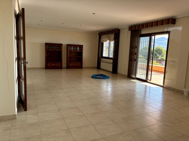 6 bedroom Villa for sale in Altea with pool garage - € 2,000,000 (Ref: 9142604)