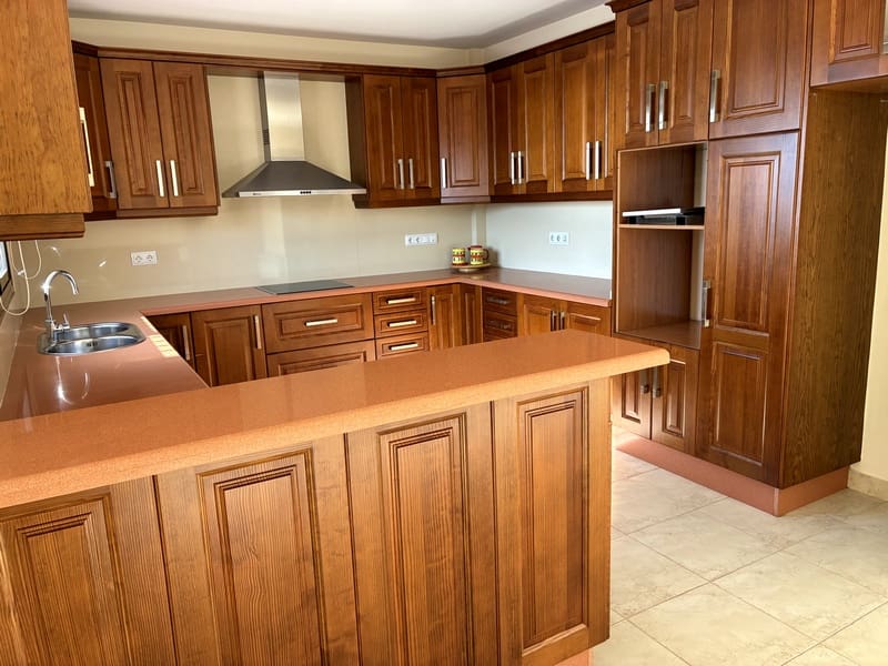 6 bedroom Villa for sale in Altea with pool garage - € 2,000,000 (Ref: 9142604)