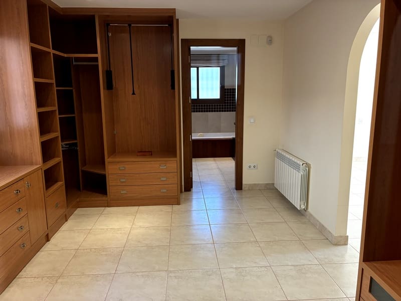 6 bedroom Villa for sale in Altea with pool garage - € 2,000,000 (Ref: 9142604)