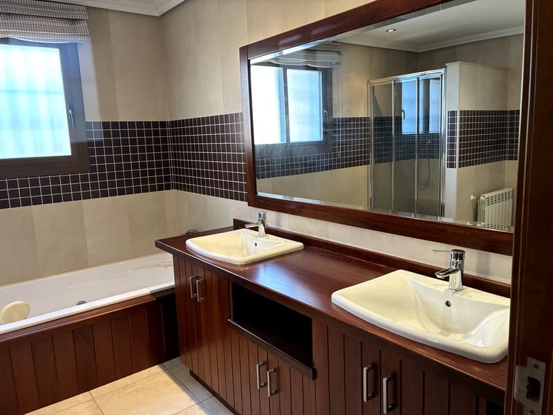 6 bedroom Villa for sale in Altea with pool garage - € 2,000,000 (Ref: 9142604)