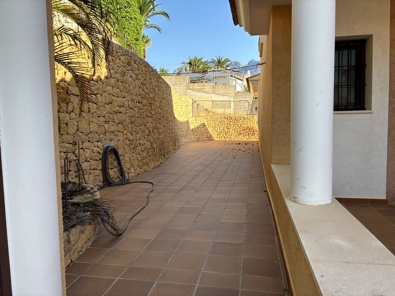 6 bedroom Villa for sale in Altea with pool garage - € 2,000,000 (Ref: 9142604)