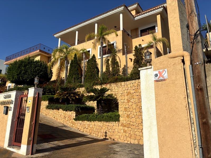 6 bedroom Villa for sale in Altea with pool garage - € 2,000,000 (Ref: 9142604)