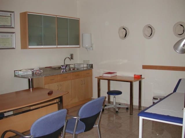 7 bedroom Commercial for sale in Altea - € 900,000 (Ref: 9145209)