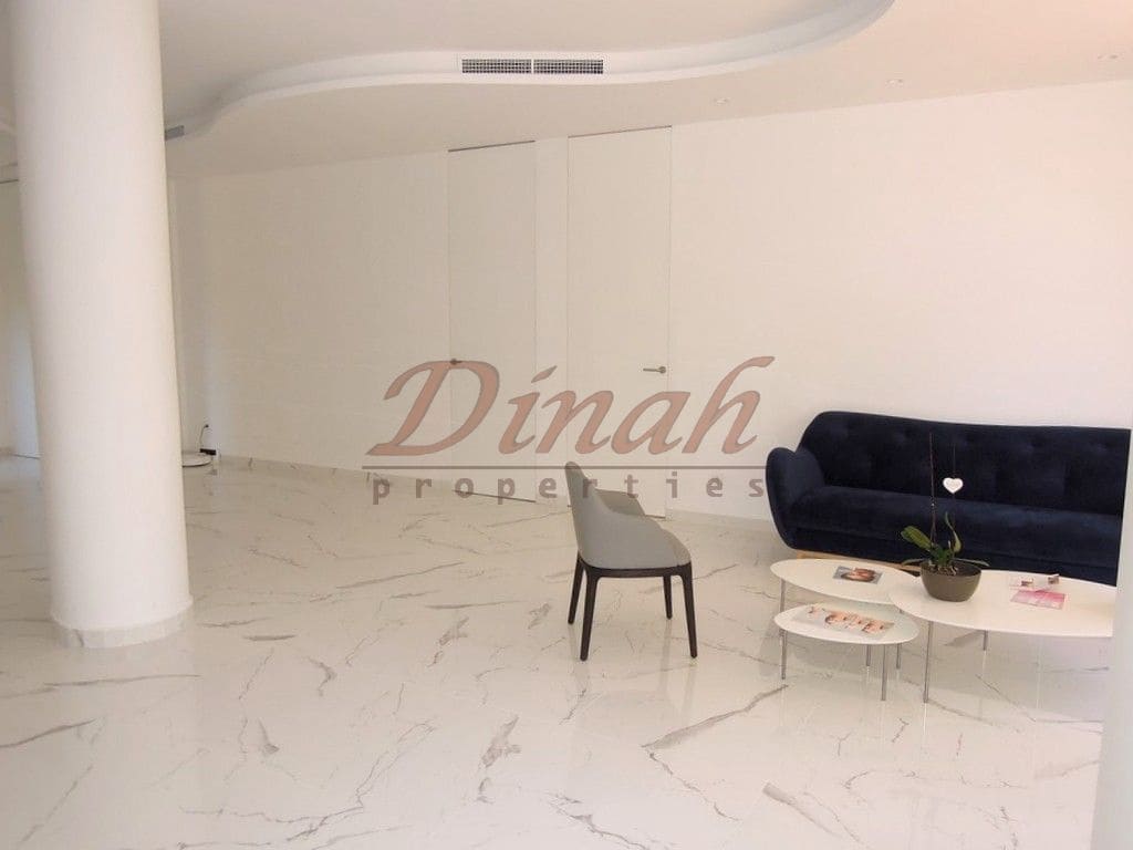 1 bedroom Commercial for sale in Altea with garage - € 400,000 (Ref: 9146724)