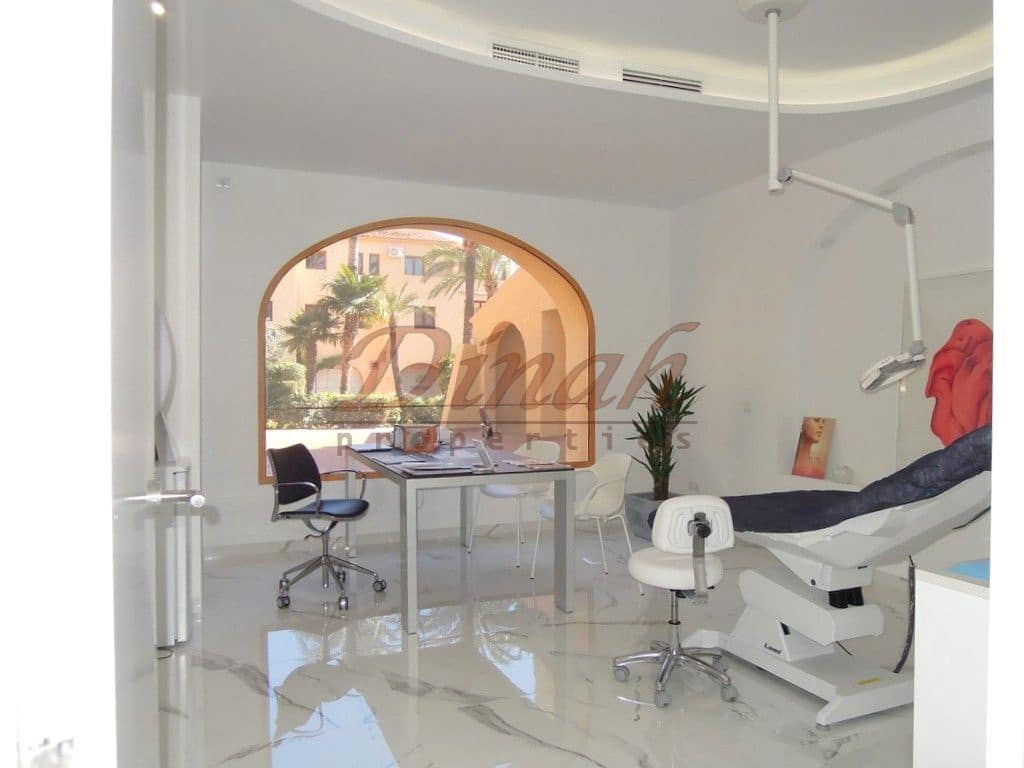 1 bedroom Commercial for sale in Altea with garage - € 400,000 (Ref: 9146724)