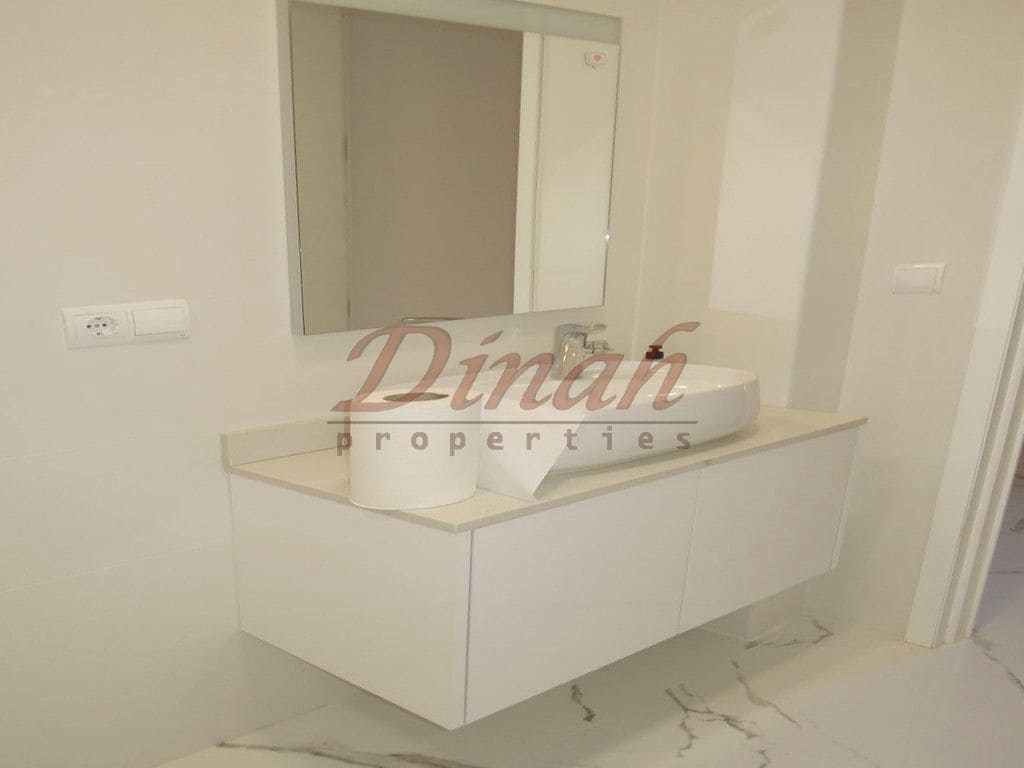 1 bedroom Commercial for sale in Altea with garage - € 400,000 (Ref: 9146724)