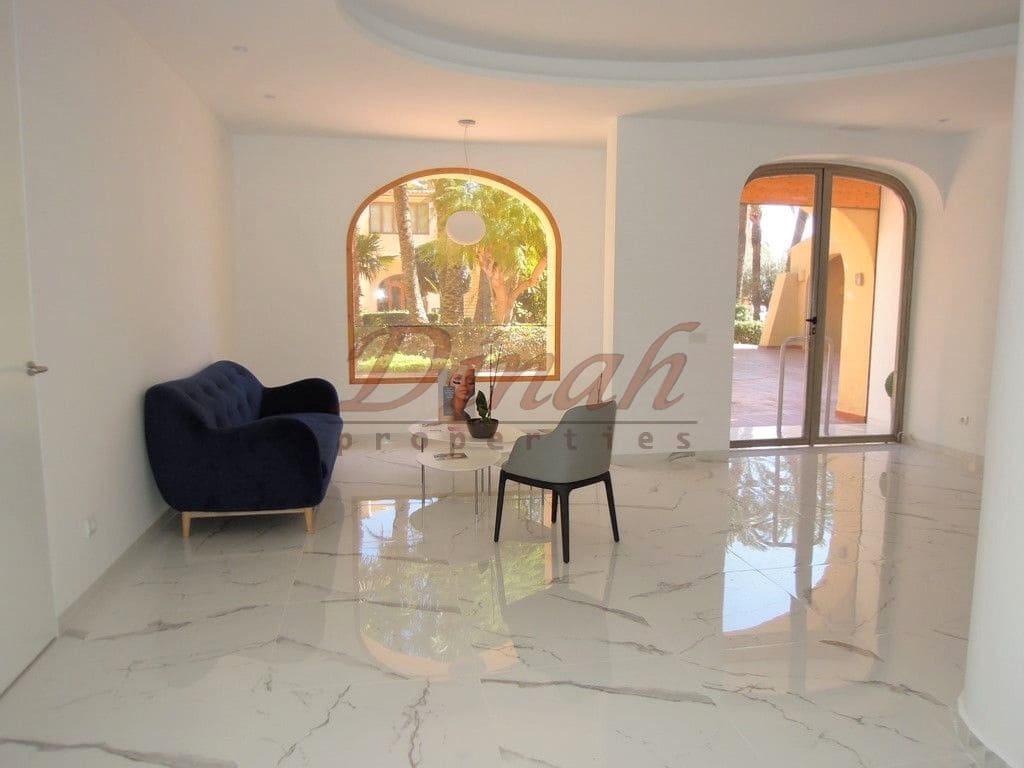 1 bedroom Commercial for sale in Altea with garage - € 400,000 (Ref: 9146724)