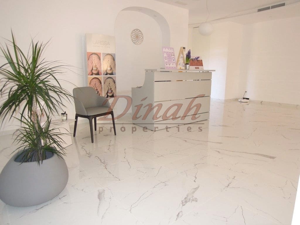 1 bedroom Commercial for sale in Altea with garage - € 400,000 (Ref: 9146724)