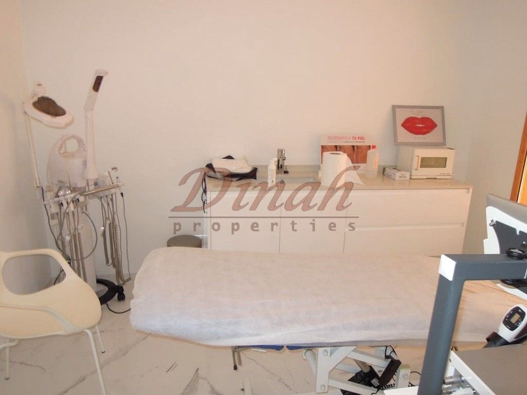 1 bedroom Commercial for sale in Altea with garage - € 400,000 (Ref: 9146724)