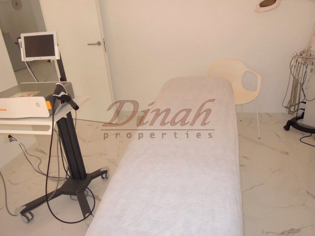 1 bedroom Commercial for sale in Altea with garage - € 400,000 (Ref: 9146724)