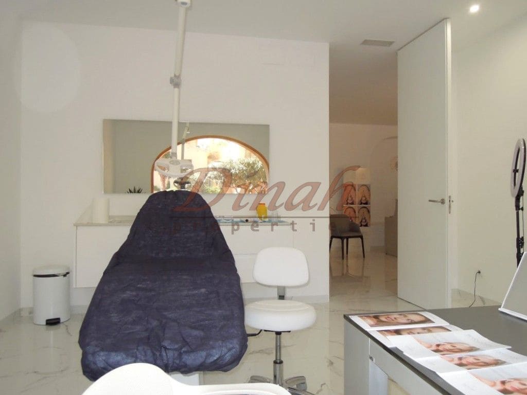 1 bedroom Commercial for sale in Altea with garage - € 400,000 (Ref: 9146724)