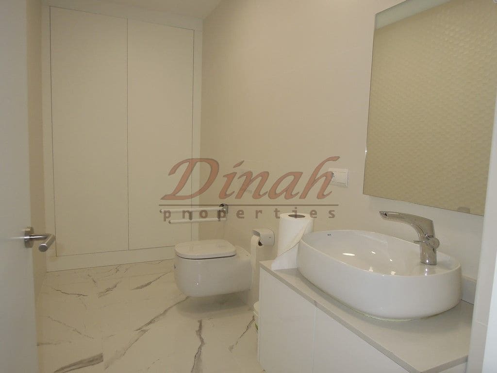 1 bedroom Commercial for sale in Altea with garage - € 400,000 (Ref: 9146724)