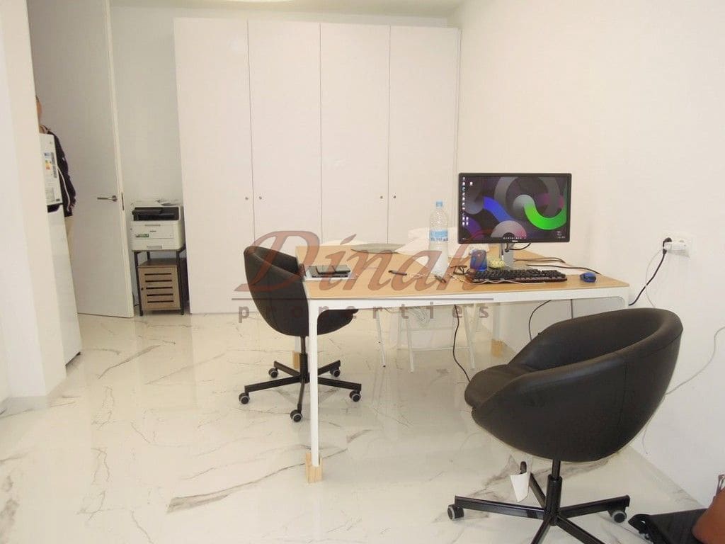 1 bedroom Commercial for sale in Altea with garage - € 400,000 (Ref: 9146724)