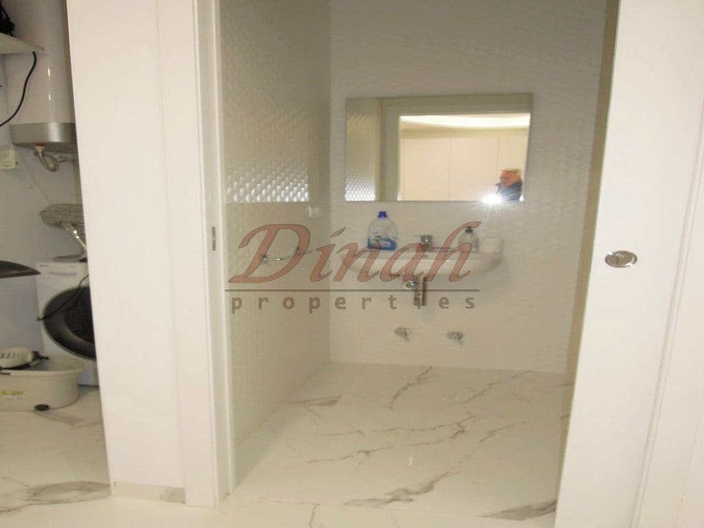 1 bedroom Commercial for sale in Altea with garage - € 400,000 (Ref: 9146724)