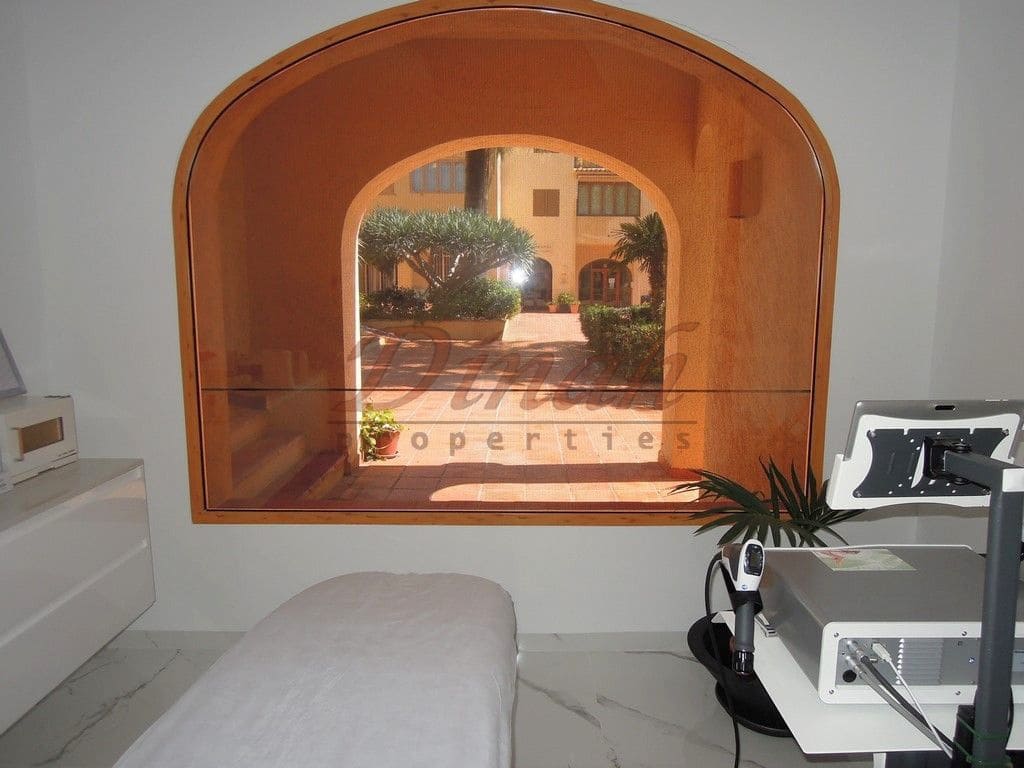 1 bedroom Commercial for sale in Altea with garage - € 400,000 (Ref: 9146724)