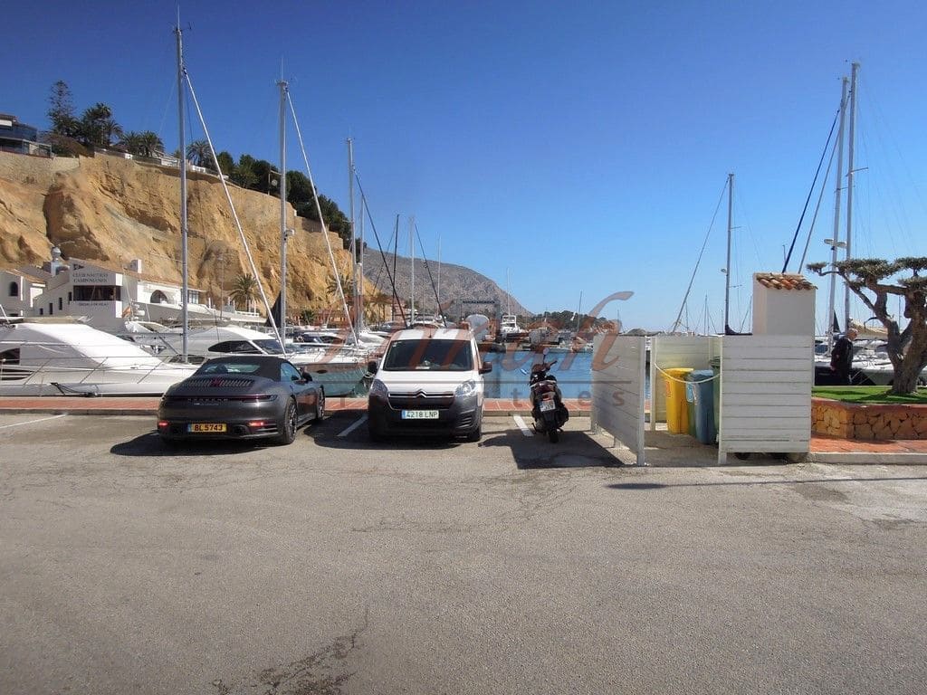 1 bedroom Commercial for sale in Altea with garage - € 400,000 (Ref: 9146724)