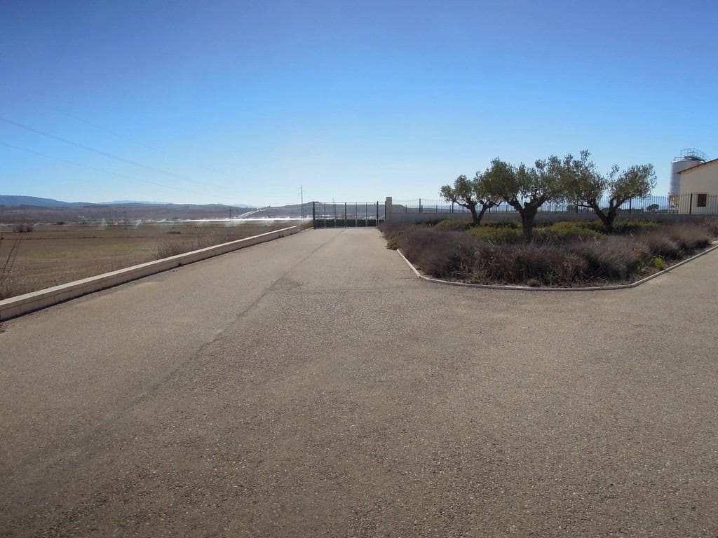 Kommersiell til salgs i Albacete by med garasje - € 1 500 000 (Ref: 9165478)