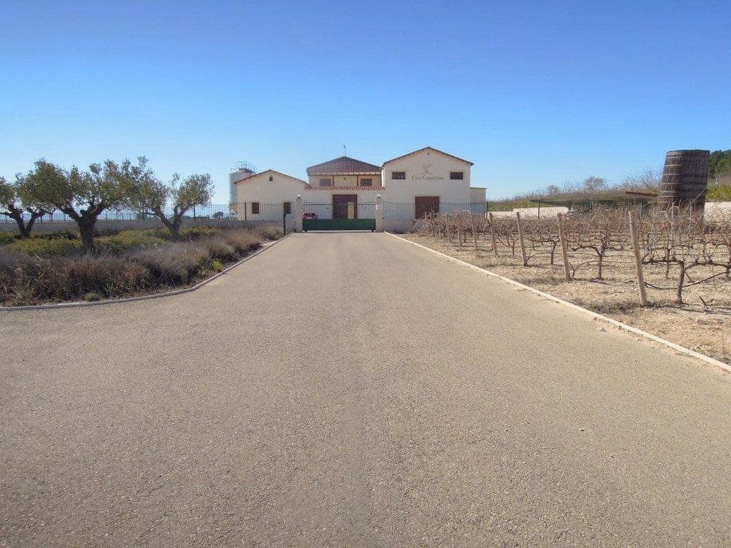 Kommersiell til salgs i Albacete by med garasje - € 1 500 000 (Ref: 9165478)