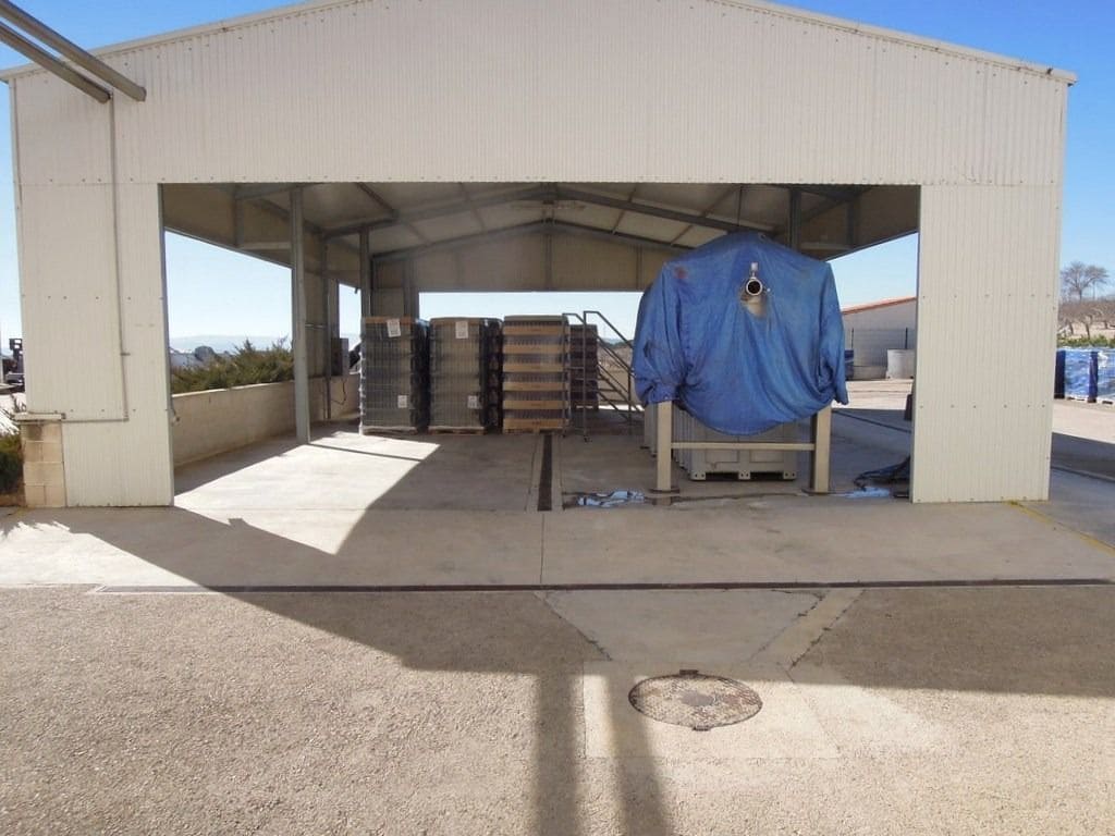 Kommersiell til salgs i Albacete by med garasje - € 1 500 000 (Ref: 9165478)