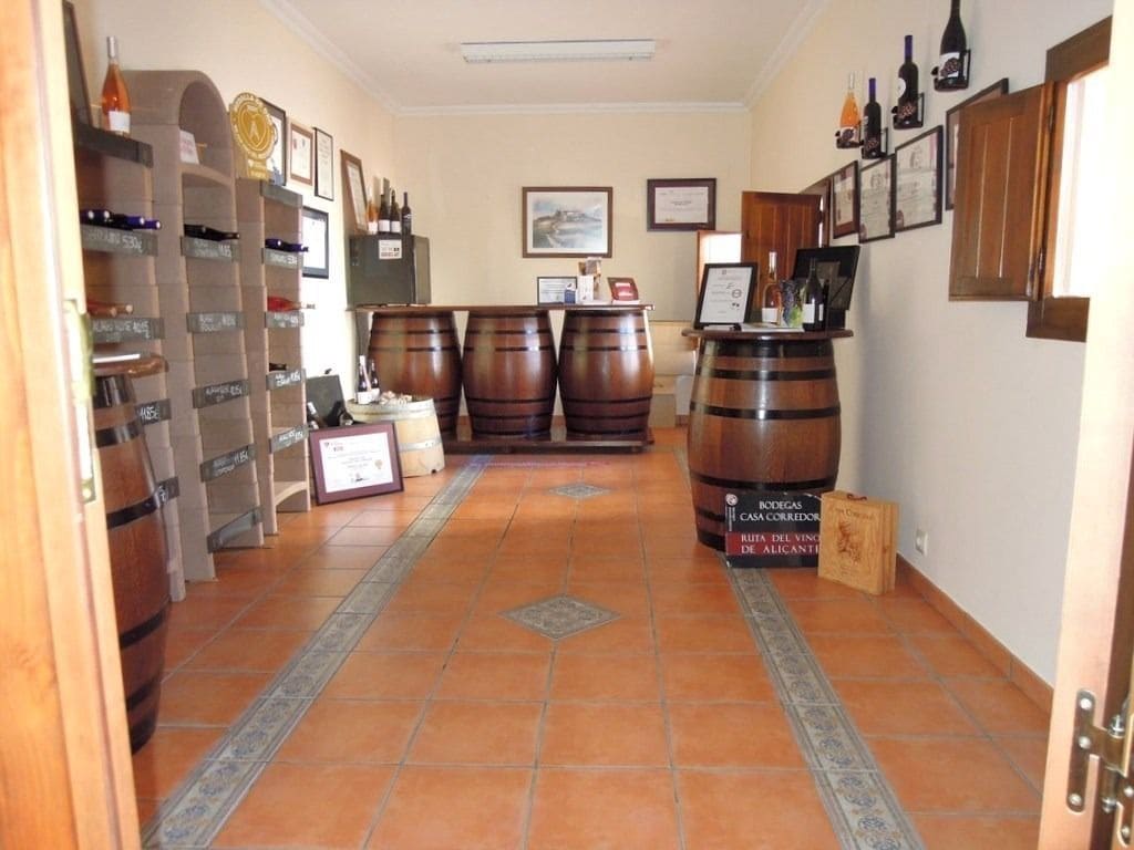 Kommersiell til salgs i Albacete by med garasje - € 1 500 000 (Ref: 9165478)