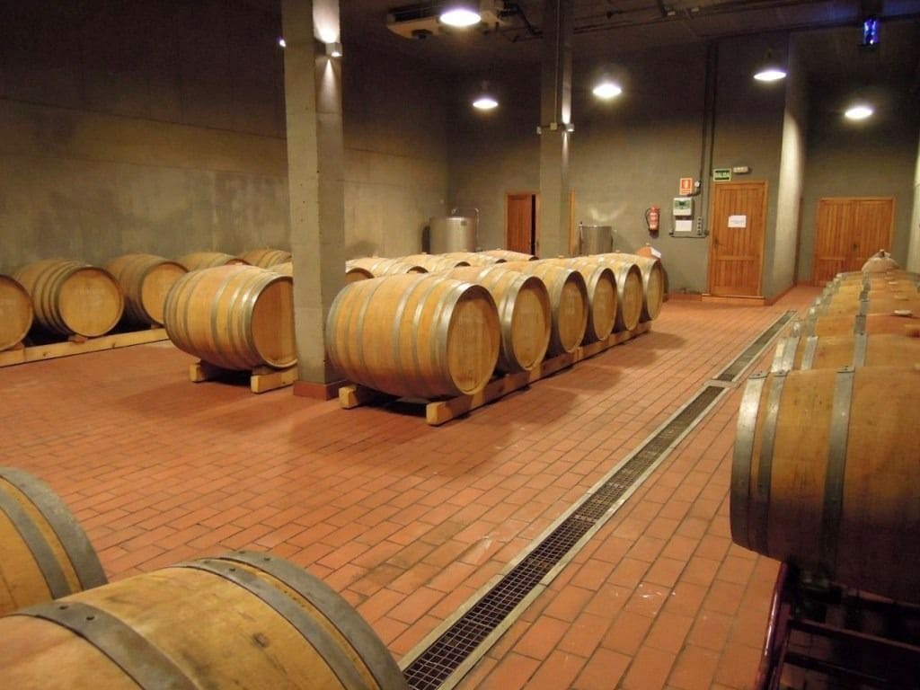 Kommersiell til salgs i Albacete by med garasje - € 1 500 000 (Ref: 9165478)