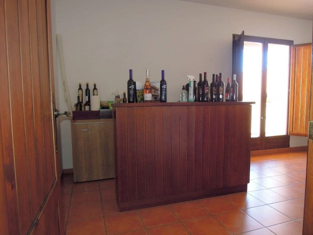 Kommersiell til salgs i Albacete by med garasje - € 1 500 000 (Ref: 9165478)