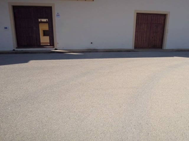 Commercial for sale in Albacete city with garage - € 1,500,000 (Ref: 9165478)