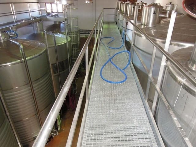 Commercial for sale in Albacete city with garage - € 1,500,000 (Ref: 9165478)