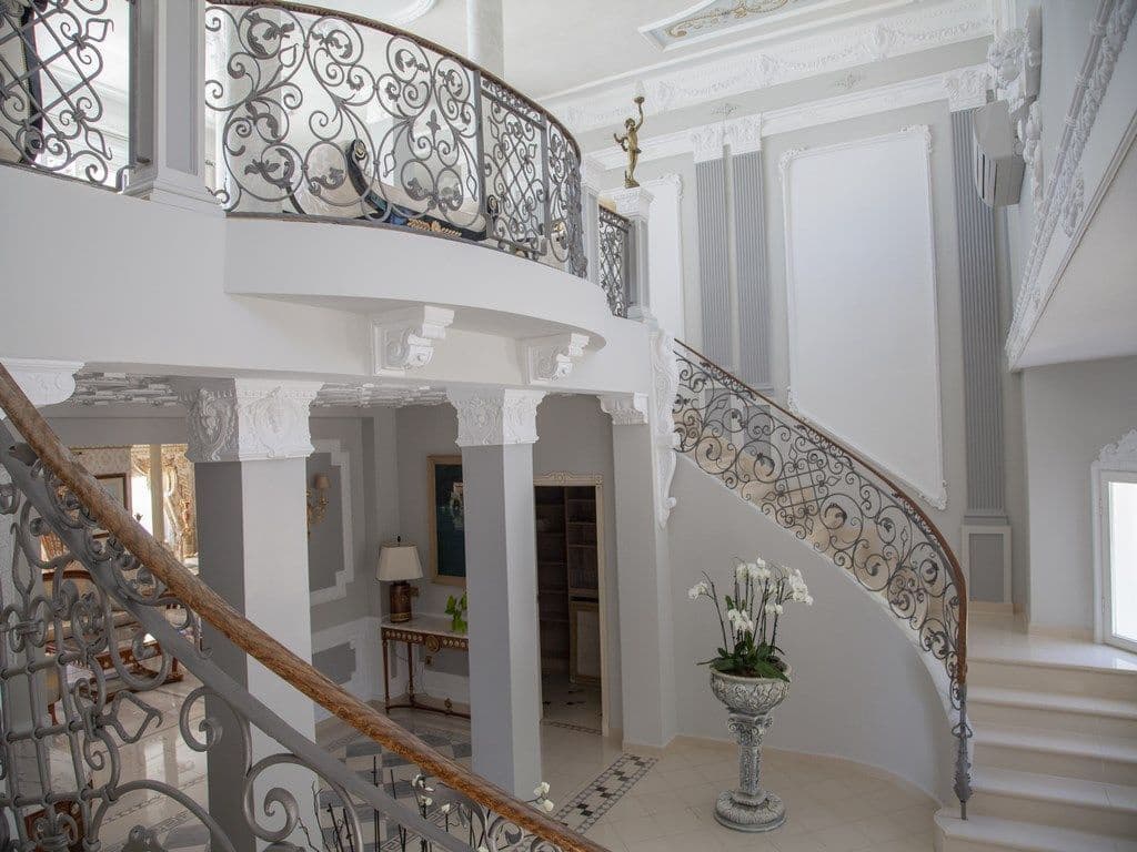 5 bedroom Villa for sale in Altea with pool garage - € 3,990,000 (Ref: 9169298)