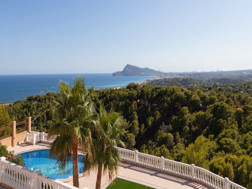 5 bedroom Villa for sale in Altea with pool garage - € 3,990,000 (Ref: 9169298)