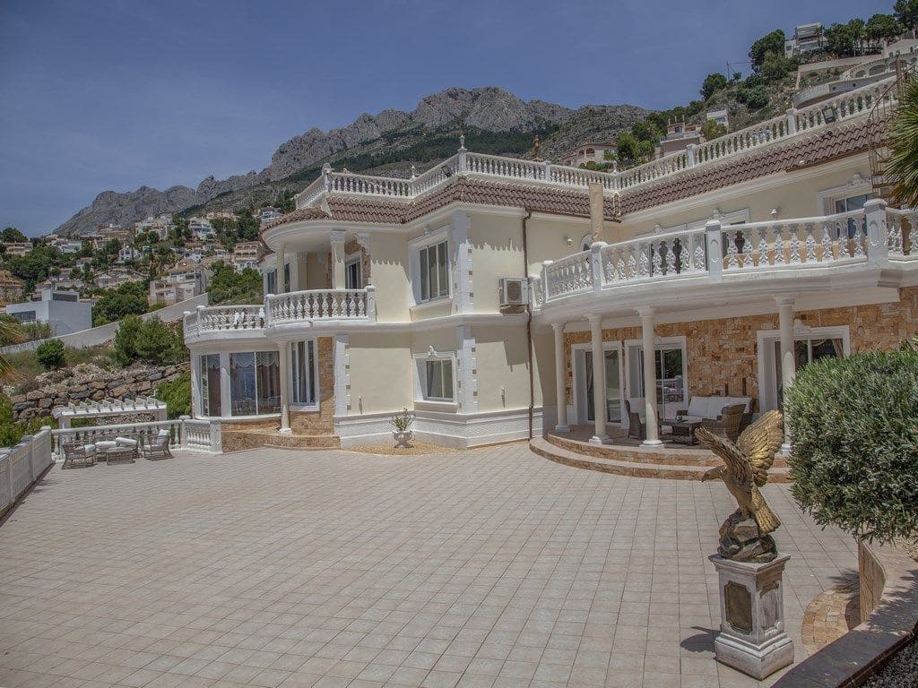 5 bedroom Villa for sale in Altea with pool garage - € 3,990,000 (Ref: 9169298)