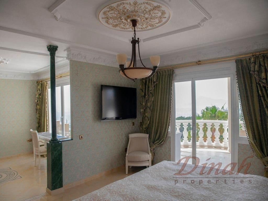 5 bedroom Villa for sale in Altea with pool garage - € 3,990,000 (Ref: 9169298)