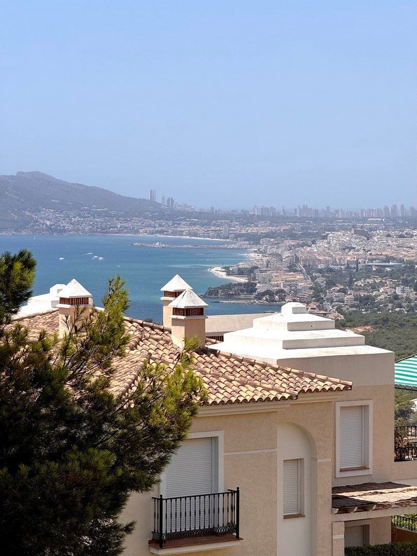 3 soveværelse Semi-Rækkehus til salg i Altea med swimmingpool garage - € 445.000 (Ref: 9239573)