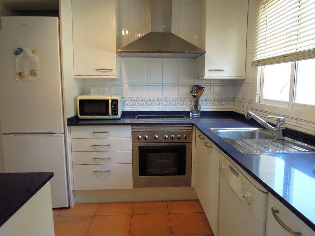 2 soveværelse Lejlighed til leje i Altea med swimmingpool garage - € 900 (Ref: 9247929)