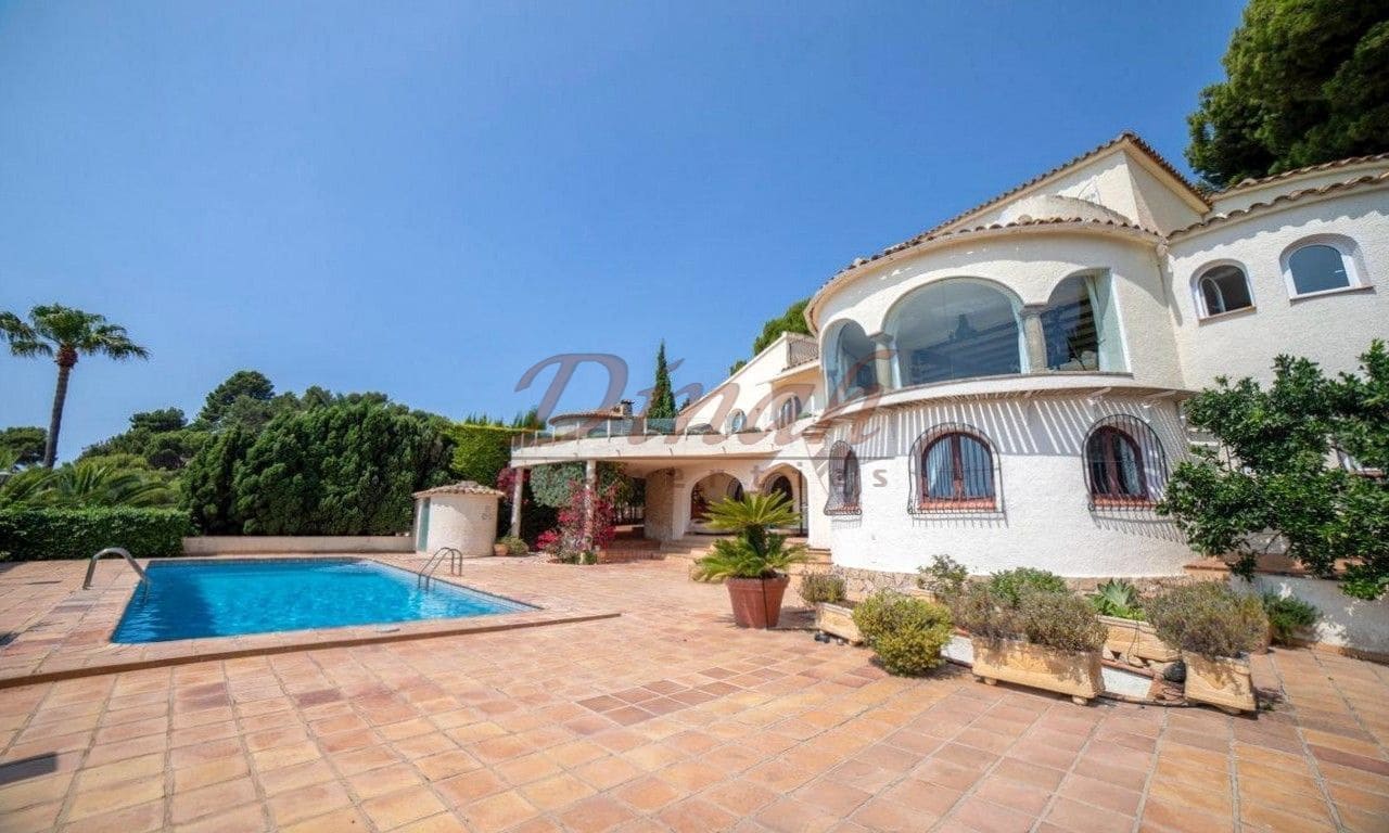 6 bedroom Villa for sale in Altea with garage - € 2,930,000 (Ref: 9284867)