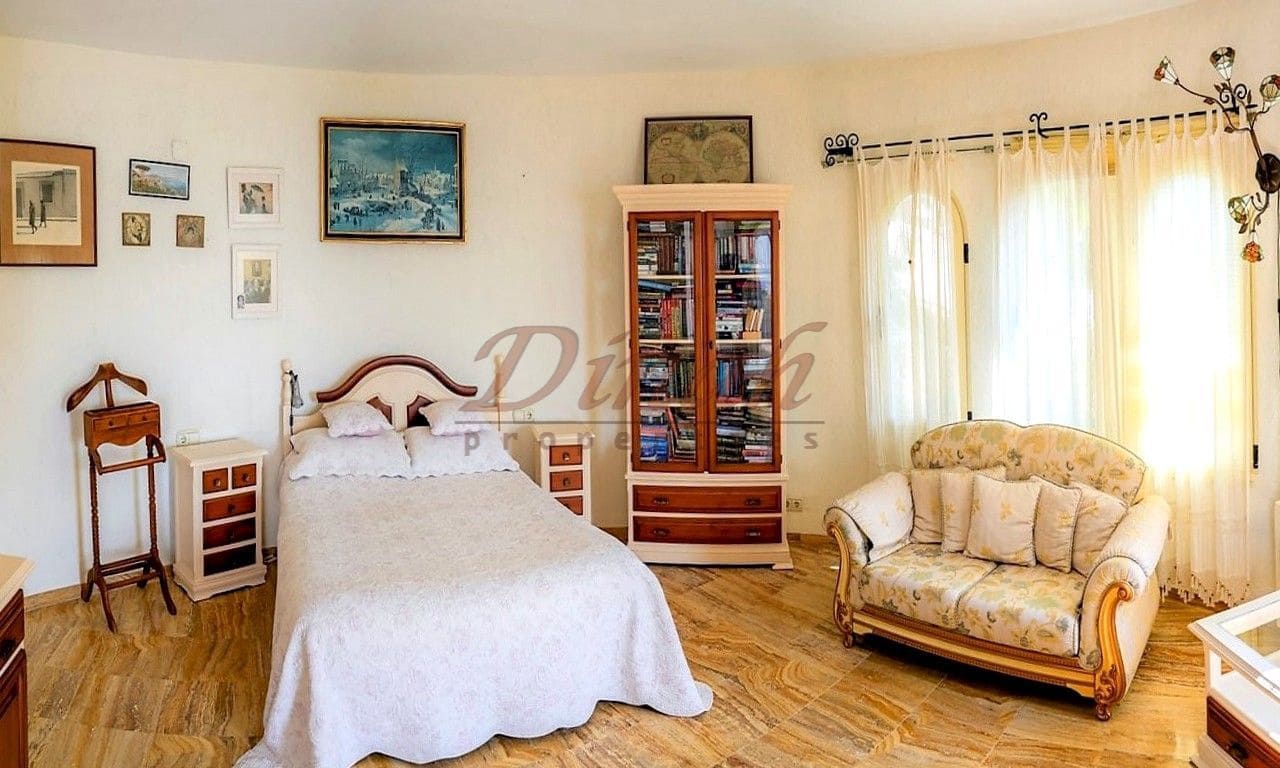 6 bedroom Villa for sale in Altea with garage - € 2,930,000 (Ref: 9284867)