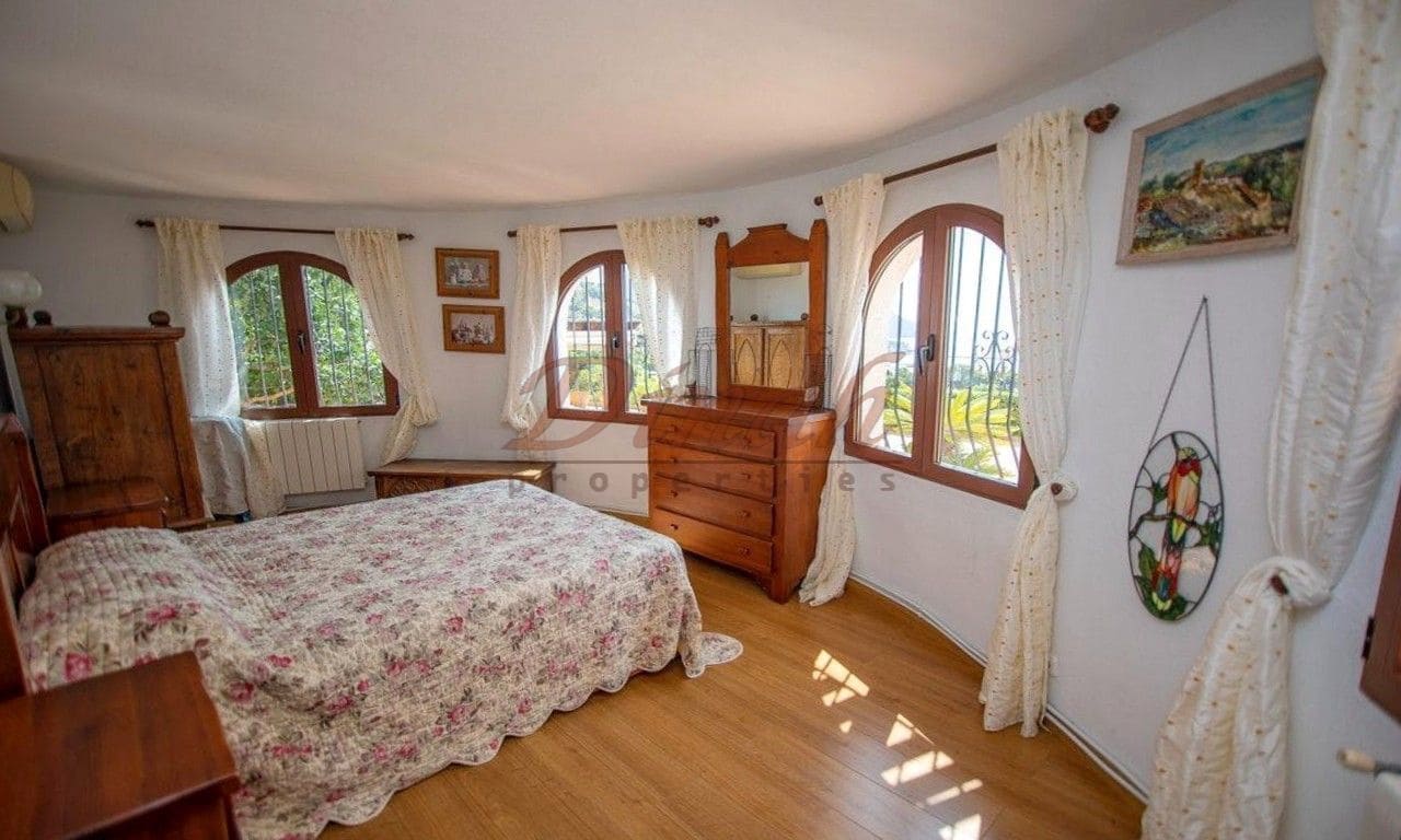 6 bedroom Villa for sale in Altea with garage - € 2,930,000 (Ref: 9284867)