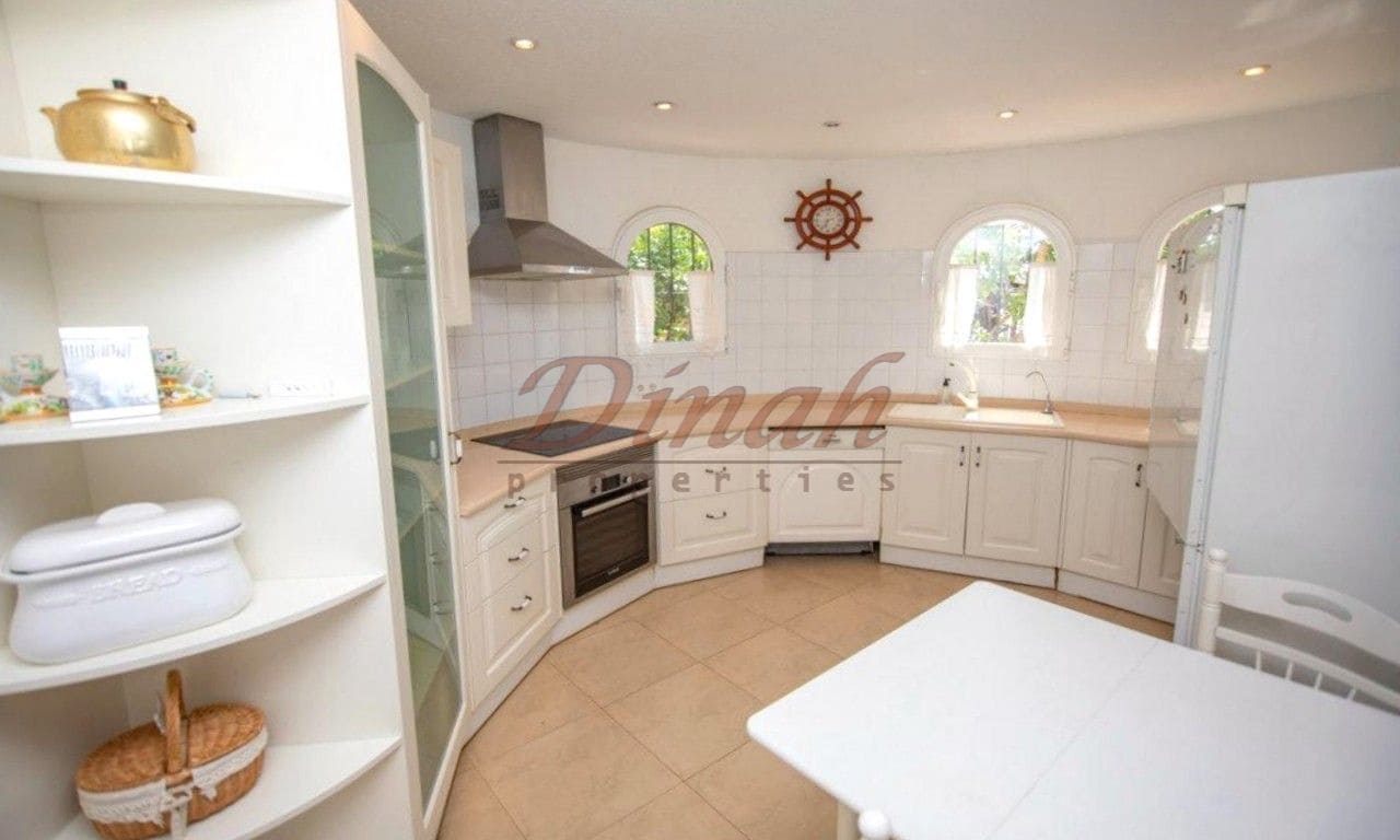 6 bedroom Villa for sale in Altea with garage - € 2,930,000 (Ref: 9284867)