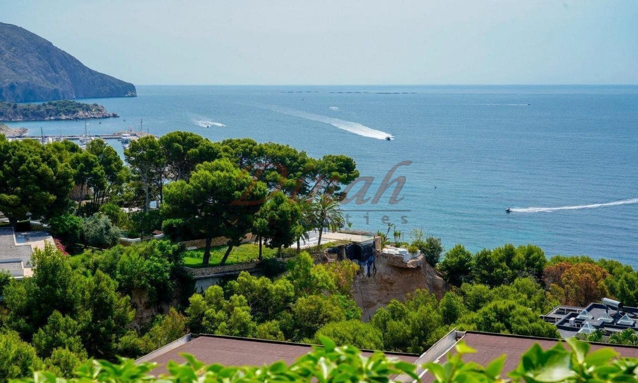 6 bedroom Villa for sale in Altea with garage - € 2,930,000 (Ref: 9284867)