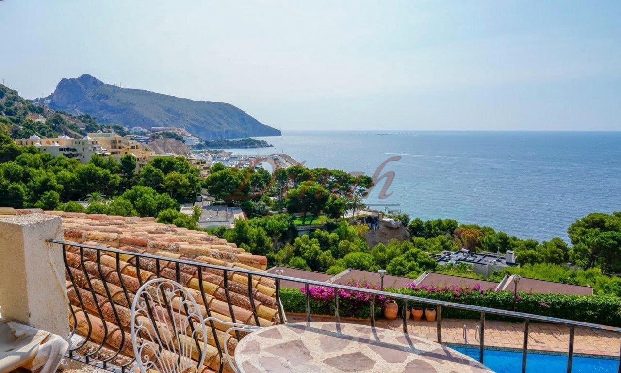 6 bedroom Villa for sale in Altea with garage - € 2,930,000 (Ref: 9284867)