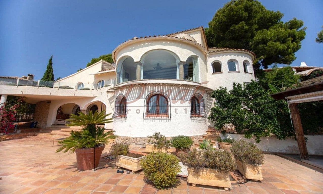 6 bedroom Villa for sale in Altea with garage - € 2,930,000 (Ref: 9284867)
