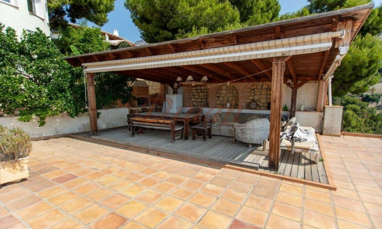 6 bedroom Villa for sale in Altea with garage - € 2,930,000 (Ref: 9284867)